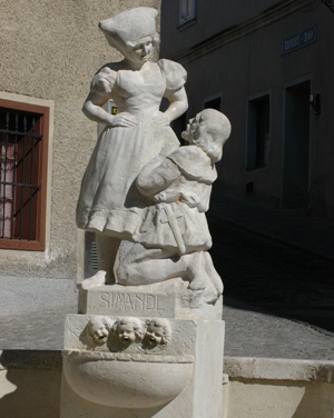 la statue du Simandl à Krems. Source : Wikimedia Commons. Auteur : Karl Bauer. Licence :Creative Commons 3.0 Austria