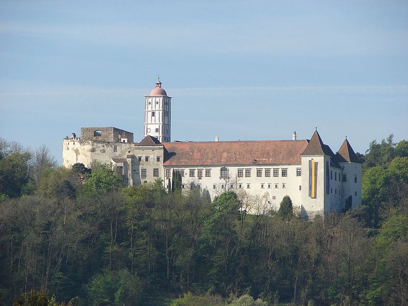 panorama du château de Schallaburg. Source : Wikimedia Commons. Auteur : Christian Jenski. Licence :Creative Commons 2.5 Generic